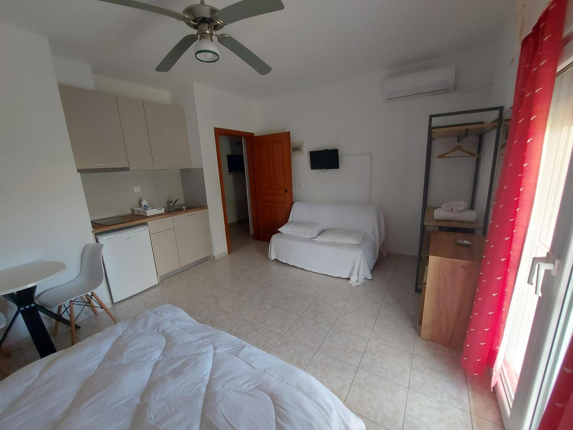 Apocalypsis Studios-Apartments Psakoudia Exterior photo